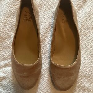 Naturalizer Maxwell ballet flat; beige suede; 8.5M